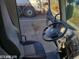 2014-renault-premium-1425624-45619685