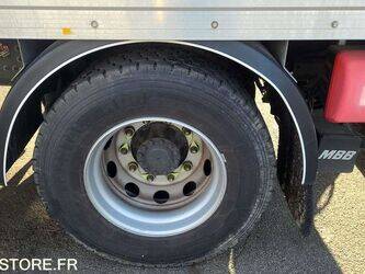 2014-renault-premium-1425624-45619689