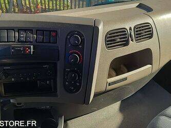 2014-renault-premium-1425624-45619695