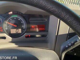 2014-renault-premium-1425624-45619699