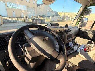 2010-renault-premium-1425641-45619950