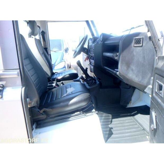 2011 لاند روفر Defender-45620075