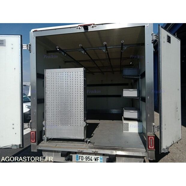 2019 رينو Master-45620226