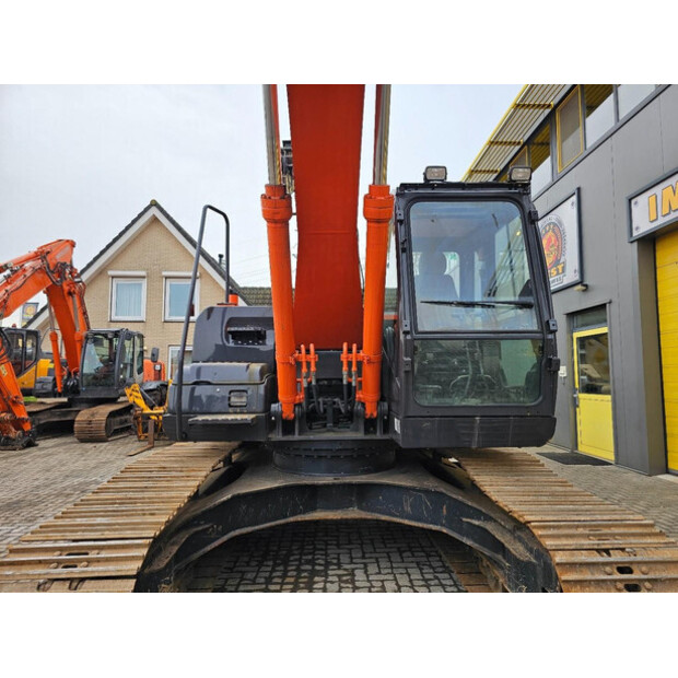 2022 Hitachi ZX220LC-45620399