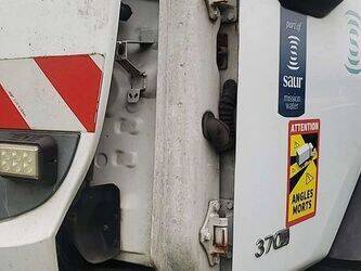 2008-renault-premium-1425780-45637135