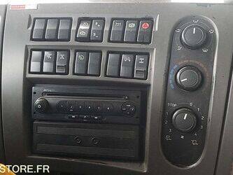 2008-renault-premium-1425780-45637145