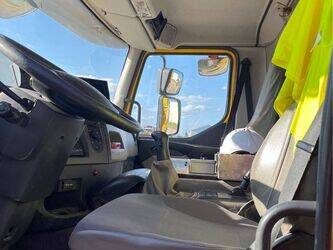 2011-renault-premium-1425788-45637234