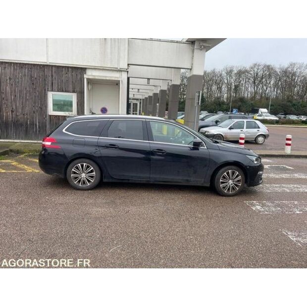 2020 بيجو 308-45637243