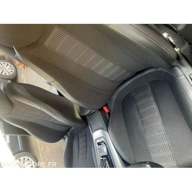 2020 بيجو 308-45637251