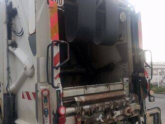 2011-renault-premium-1425791-45637266