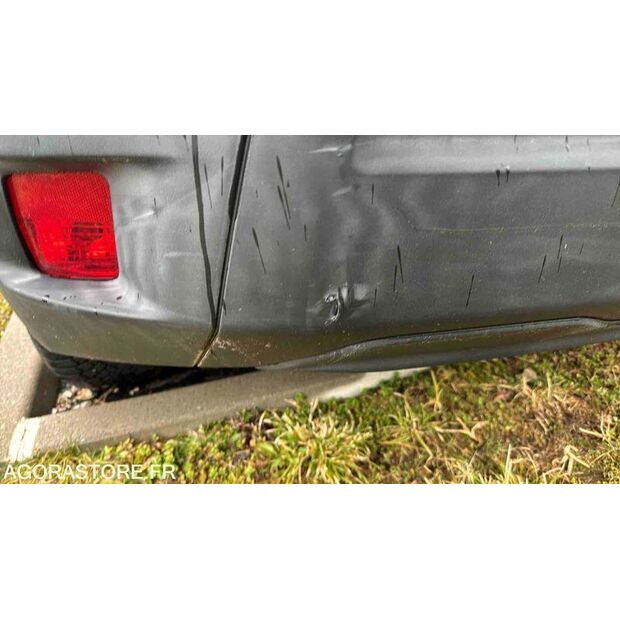 2020 بيجو 2008-45637298