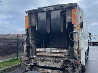 2009-renault-premium-1425795-45637310