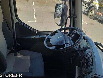 2010-renault-premium-1425820-45637601