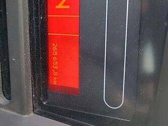 2010-renault-premium-1425820-45637609