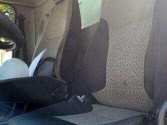 2010-renault-premium-1425820-45637613