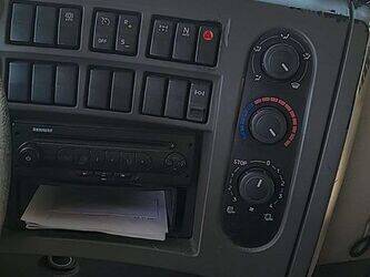 2010-renault-premium-1425820-45637614