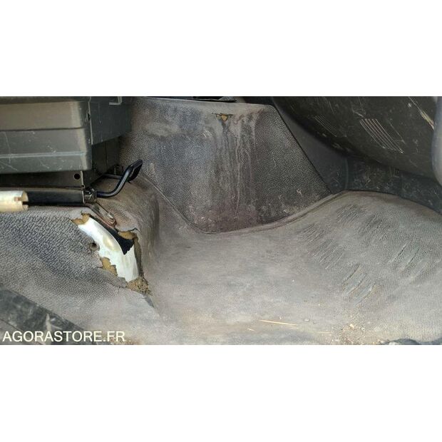 2010 Renault PREMIUM-45637615