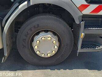 2010-renault-premium-1425820-45637620