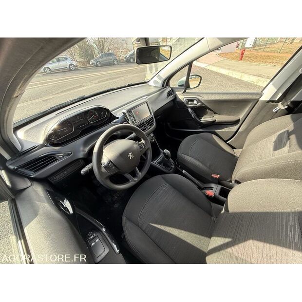 2020 Peugeot 208-45637782