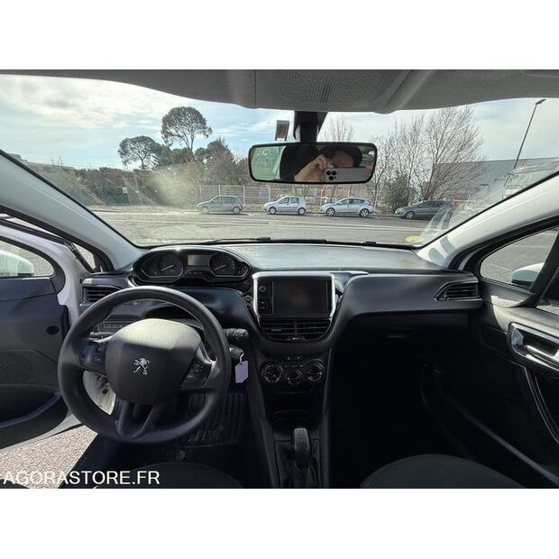 2020 Peugeot 208-45637784