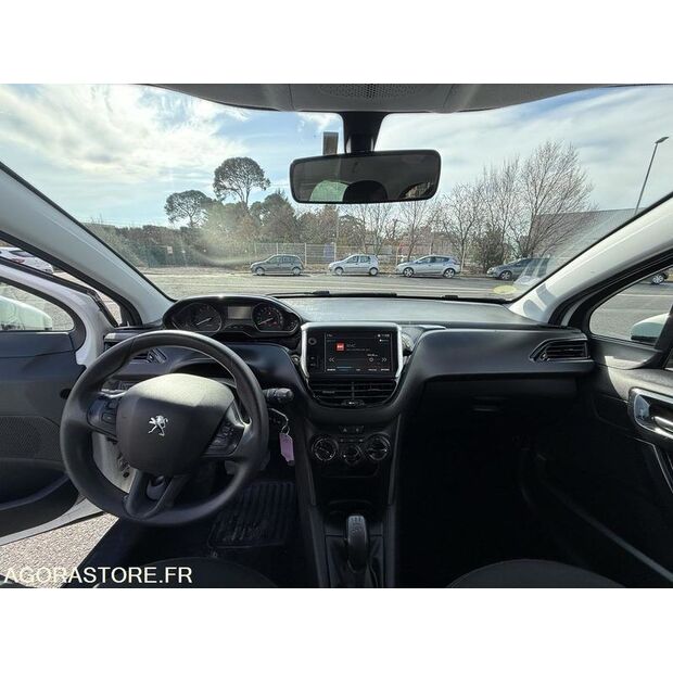 2020 Peugeot 208-45637785