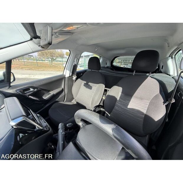 2020 Peugeot 208-45637789