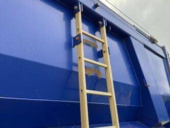 2010-trailor-45637994