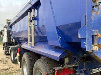 2010-trailor-45637996