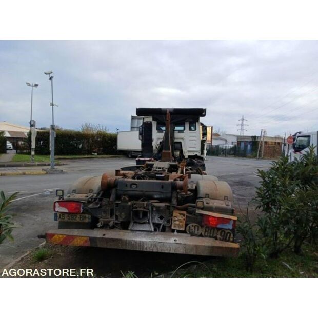 2010 مان 26.440-45638097