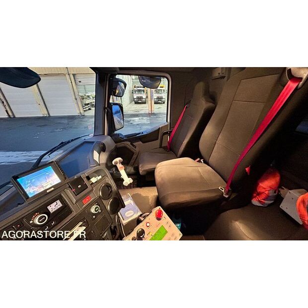 2016 Renault C-45638333