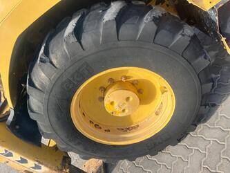 2016-caterpillar-422f2-1425912-45639455