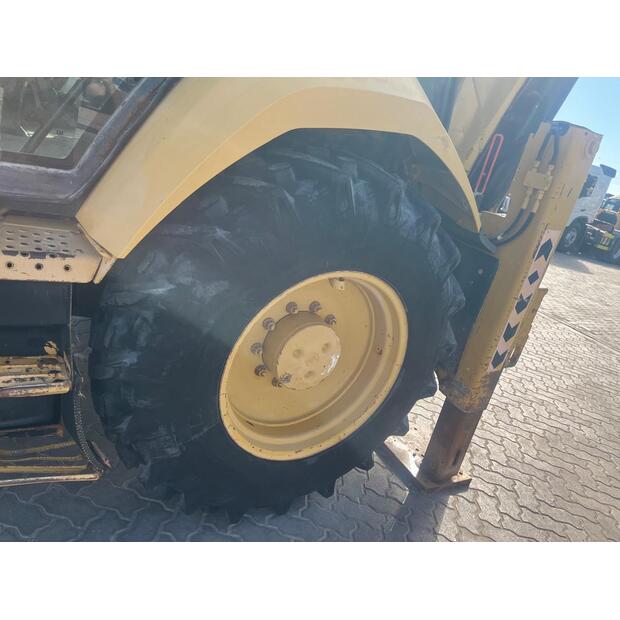 2016 Caterpillar 422F2-45639458