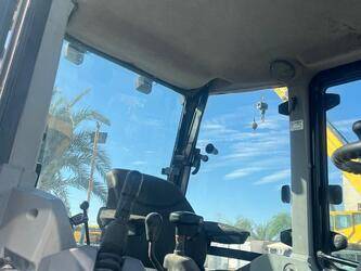 2016-caterpillar-422f2-1425912-45639468