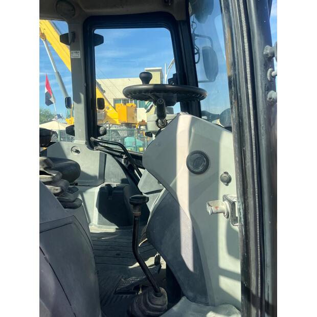 2016 Caterpillar 422F2-45639469