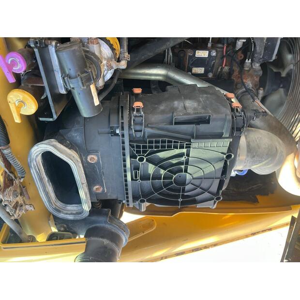 2016 Caterpillar 422F2-45639475
