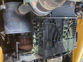 2016-caterpillar-422f2-1425912-45639476