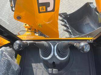 2025-jcb-3dx-1425914-45639526