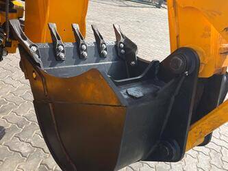 2025-jcb-3dx-1425914-45639536