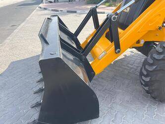 2025-jcb-3dx-1425914-45639541