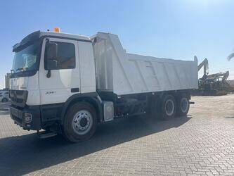 2011-mercedes-benz-3341-1425916-45639599