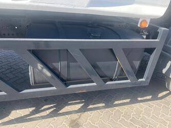 2011-mercedes-benz-3341-1425916-45639617