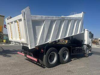 2011-mercedes-benz-3341-1425916-45639625