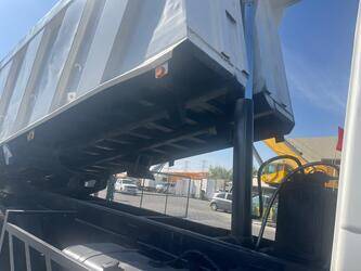 2011-mercedes-benz-3341-1425916-45639628