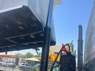 2011-mercedes-benz-3341-1425956-45640094