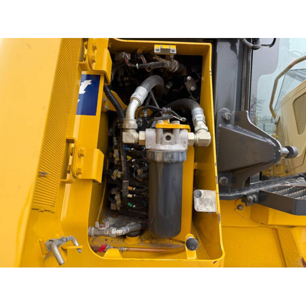 2018 كوماتسو D61PXI-24-45640147