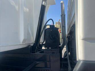 2011-mercedes-benz-3341-1425956-45640294