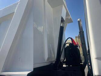 2011-mercedes-benz-3341-1425956-45640297