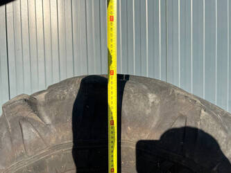 michelin-445-70r19-5-1425969-45640479