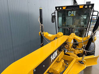 2018-caterpillar-140k-1425972-45640515