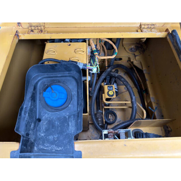 2016 Caterpillar 320FL-45656596